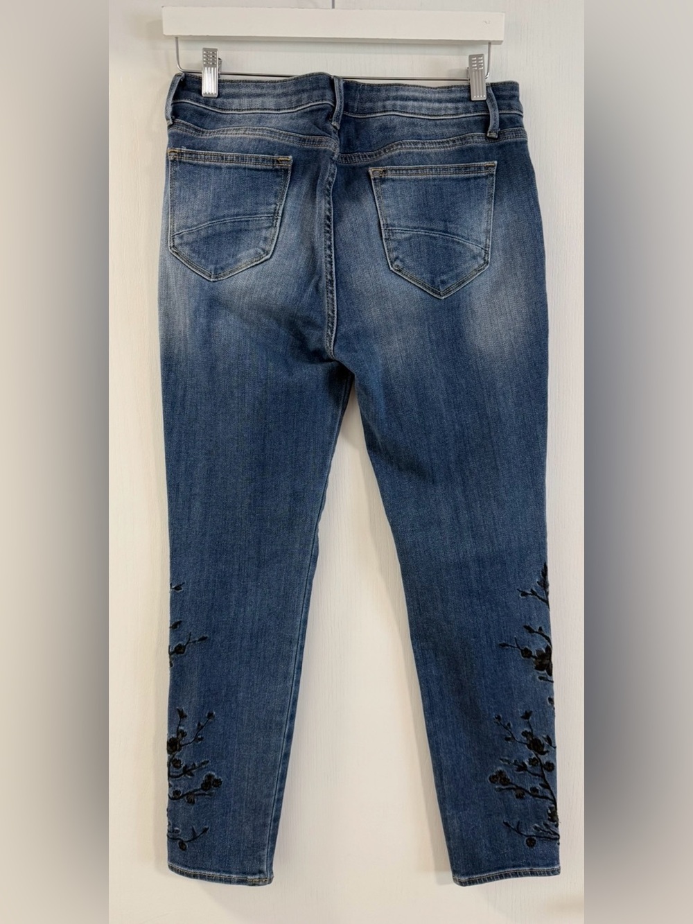DRIFTWOOD Blue Cropped Jeans with Black Floral Embroidery w30 L 28 - Picture 3 of 8